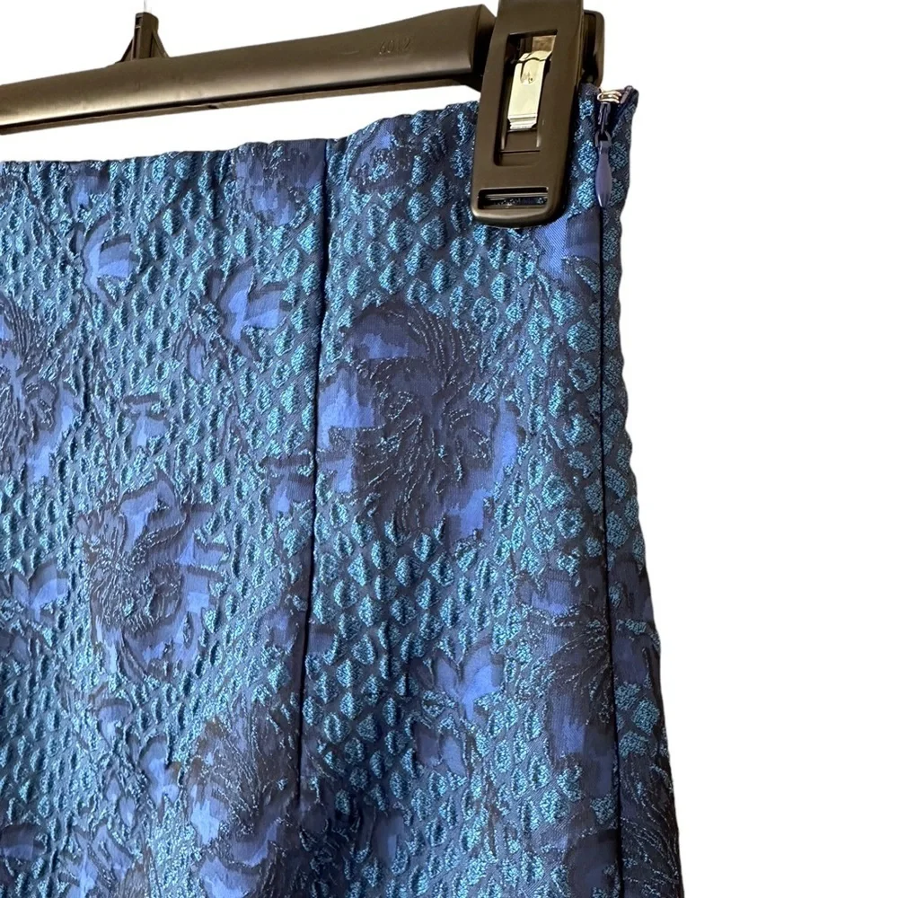 DO+BE Jacquard Floral Mini Skirt in Blue - Picture 3 of 6